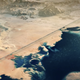 Imagen para el artículo titulado Arabia Saudí quiere construir una extraña ciudad horizontal llamada 'La Línea'